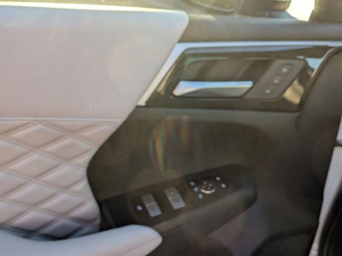 Used 2023 Mitsubishi Outlander SEL image 15