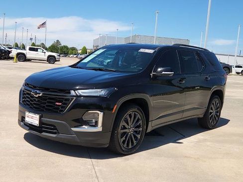 Used 2023 Chevrolet Traverse RS w/ LPO, Floor Liner Package FWD image 3