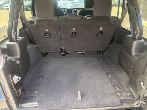 Used 2018 Jeep Wrangler Unlimited Sport S AWD/4WD image 35