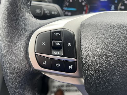 Used 2022 Ford Explorer XLT w/ Equipment Group 202A image 19