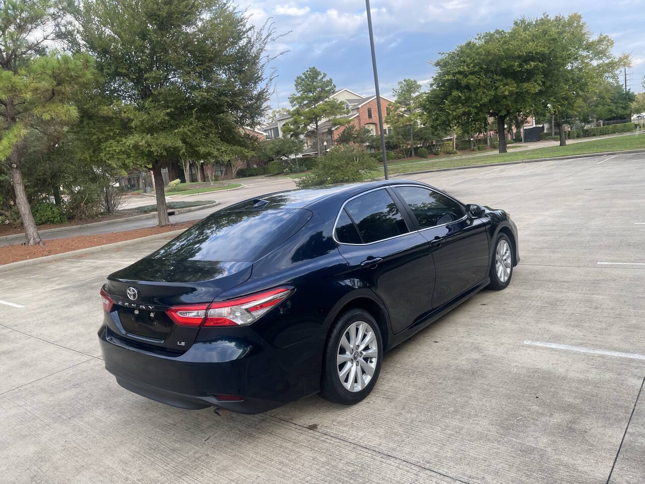 Used 2020 Toyota Camry LE FWD image 25