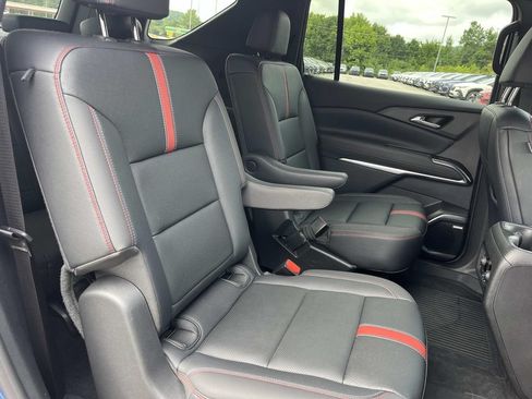 Used 2024 Chevrolet Traverse RS FWD image 23