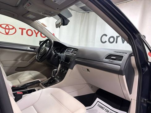 Used 2017 Volkswagen Golf Alltrack SE AWD/4WD image 11