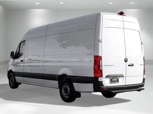 Used 2024 Mercedes-Benz Sprinter 2500 image 8