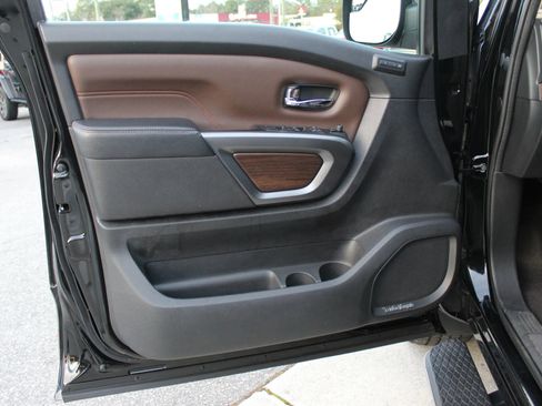 Used 2017 Nissan Titan Platinum Reserve image 11