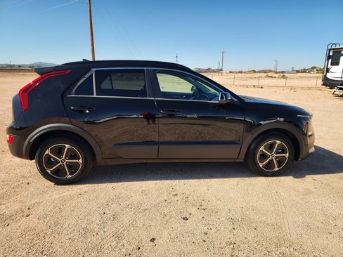 Used 2023 Kia Niro EX FWD image 4
