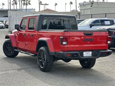 Used 2021 Jeep Gladiator Sport image 6