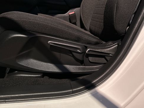 Certified 2024 Honda HR-V LX image 14