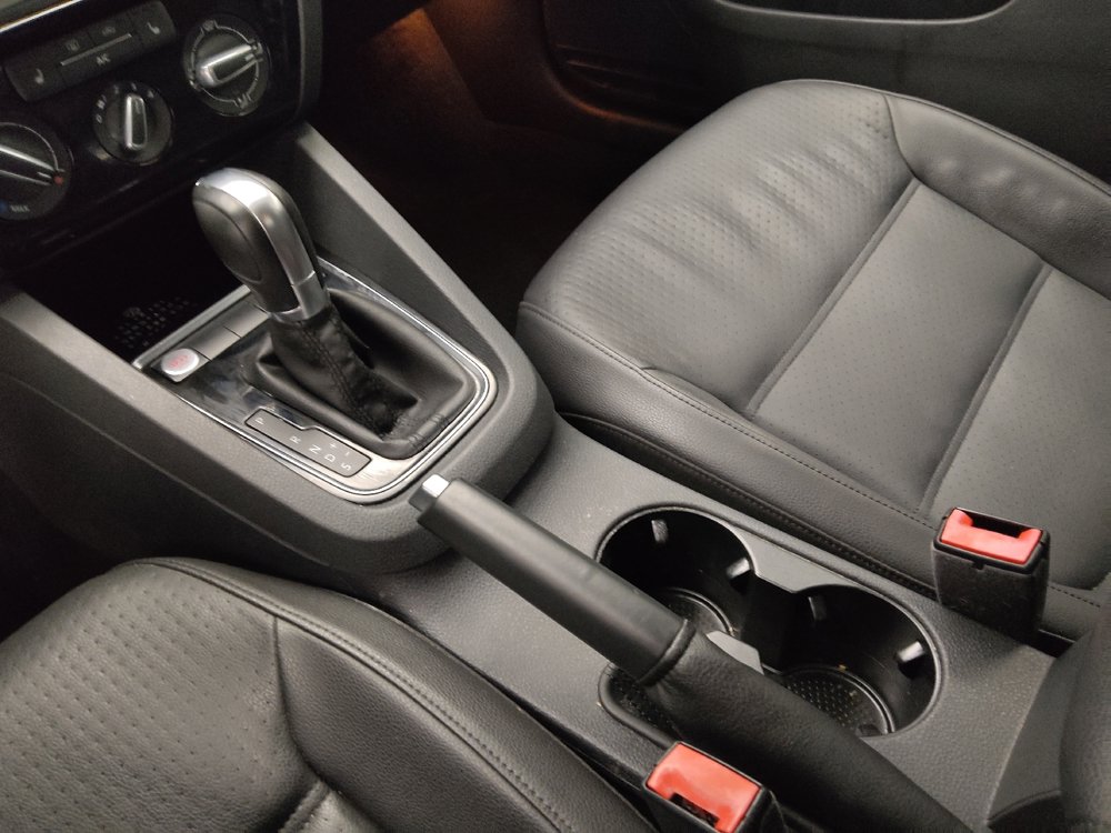 Used 2016 Volkswagen Jetta SEL FWD image 26