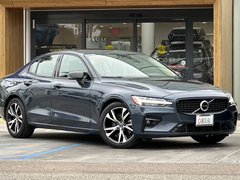 Certified 2025 Volvo S60 B5 Core FWD image 2