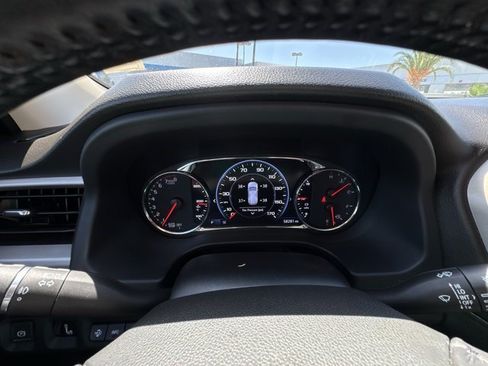 Used 2022 GMC Acadia Denali w/ Denali Ultimate Package FWD image 11