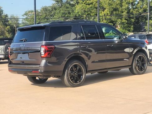 Used 2023 Ford Expedition Limited RWD image 4