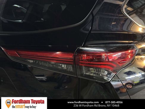 Used 2022 Toyota Highlander XLE image 11