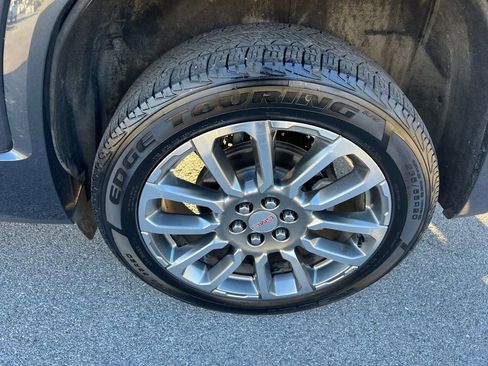 Used 2023 GMC Acadia Denali image 15