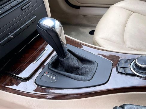 Used 2013 BMW 328i Convertible image 16