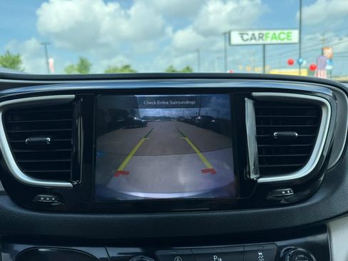 Used 2020 Chrysler Pacifica Touring-L Plus FWD image 42