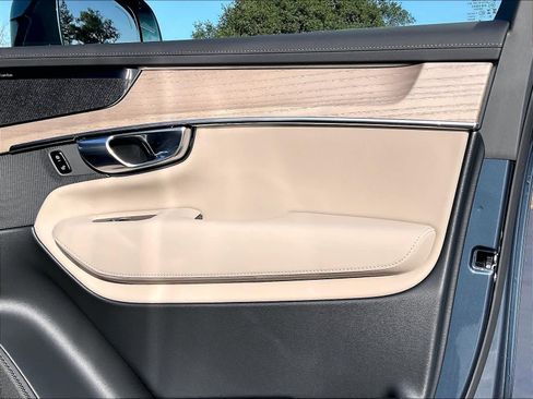 New 2026 Volvo XC90 B6 Plus w/ Protection Package Premier image 31