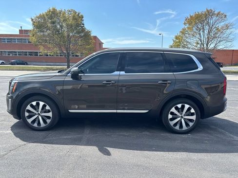 Used 2022 Kia Telluride EX w/ EX Premium Package FWD image 6