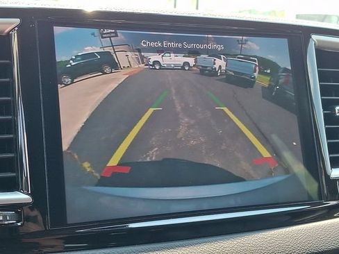 Used 2024 Chrysler Pacifica Touring-L FWD image 17