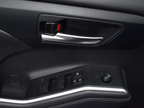 Used 2021 Toyota Highlander XLE image 7