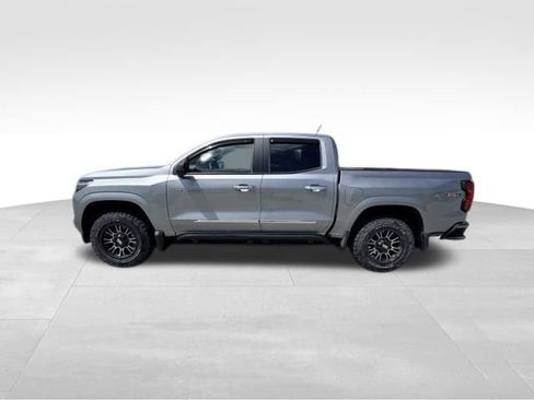 Used 2023 Chevrolet Colorado LT w/ LT Convenience Package II AWD/4WD image 3