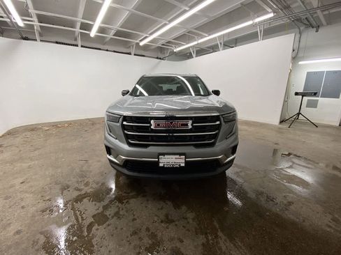 Used 2025 GMC Acadia Elevation image 9