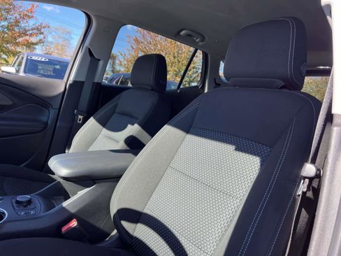 Used 2023 GMC Terrain SLE w/ Driver Convenience Package image 8