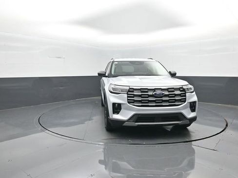 Used 2025 Ford Explorer Active w/ Active Comfort Package AWD/4WD image 2
