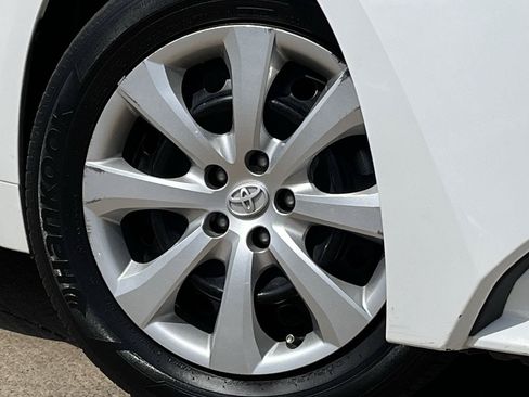 Used 2025 Toyota Corolla LE FWD image 27