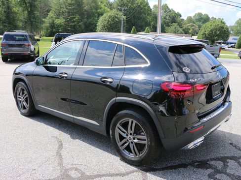 Used 2025 Mercedes-Benz GLA 250 4MATIC image 3