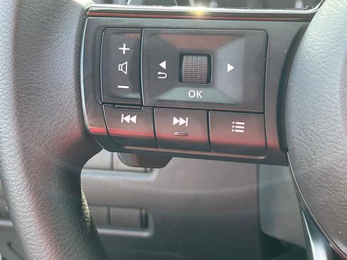 Used 2022 Nissan Rogue SV image 18