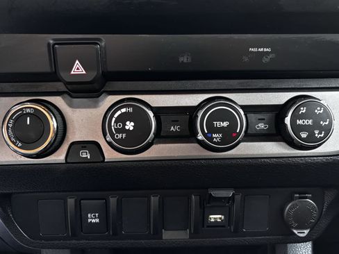 Used 2022 Toyota Tacoma SR image 19