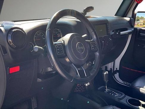 Used 2017 Jeep Wrangler Unlimited Rubicon AWD/4WD image 16