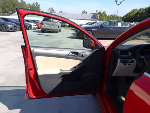 Used 2015 Volkswagen Jetta TDI SE FWD image 28