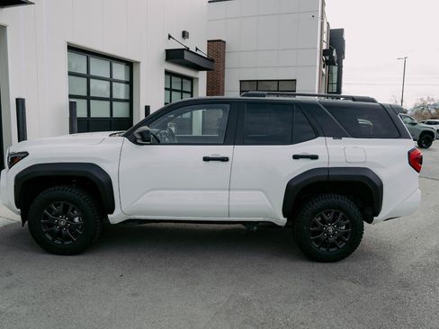 Used 2025 Toyota 4Runner 4WD image 6