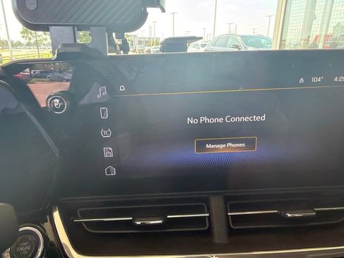 Used 2024 Chevrolet Trax RS w/ Sunroof Package FWD image 11