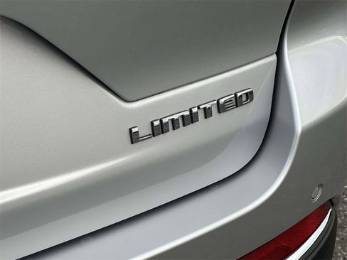 Used 2023 Jeep Grand Cherokee Limited image 10