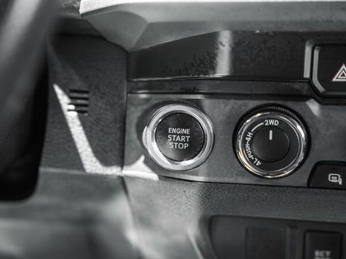 Used 2020 Toyota Tacoma TRD Off-Road AWD/4WD image 27