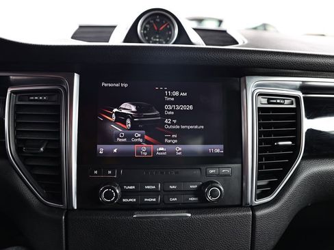 Used 2018 Porsche Macan image 41