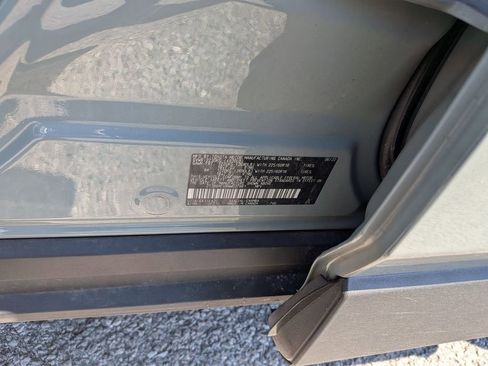 Used 2022 Toyota RAV4 XLE Premium image 11