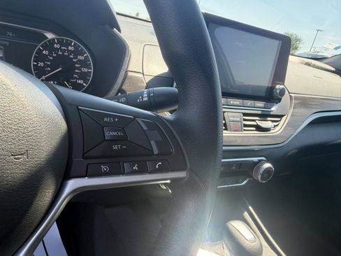 Used 2025 Nissan Altima 2.5 SV FWD image 21