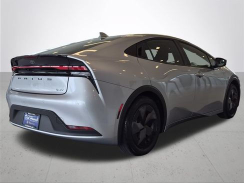 Used 2025 Toyota Prius LE FWD image 7
