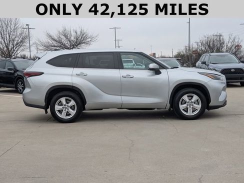 Used 2024 Toyota Highlander LE image 4