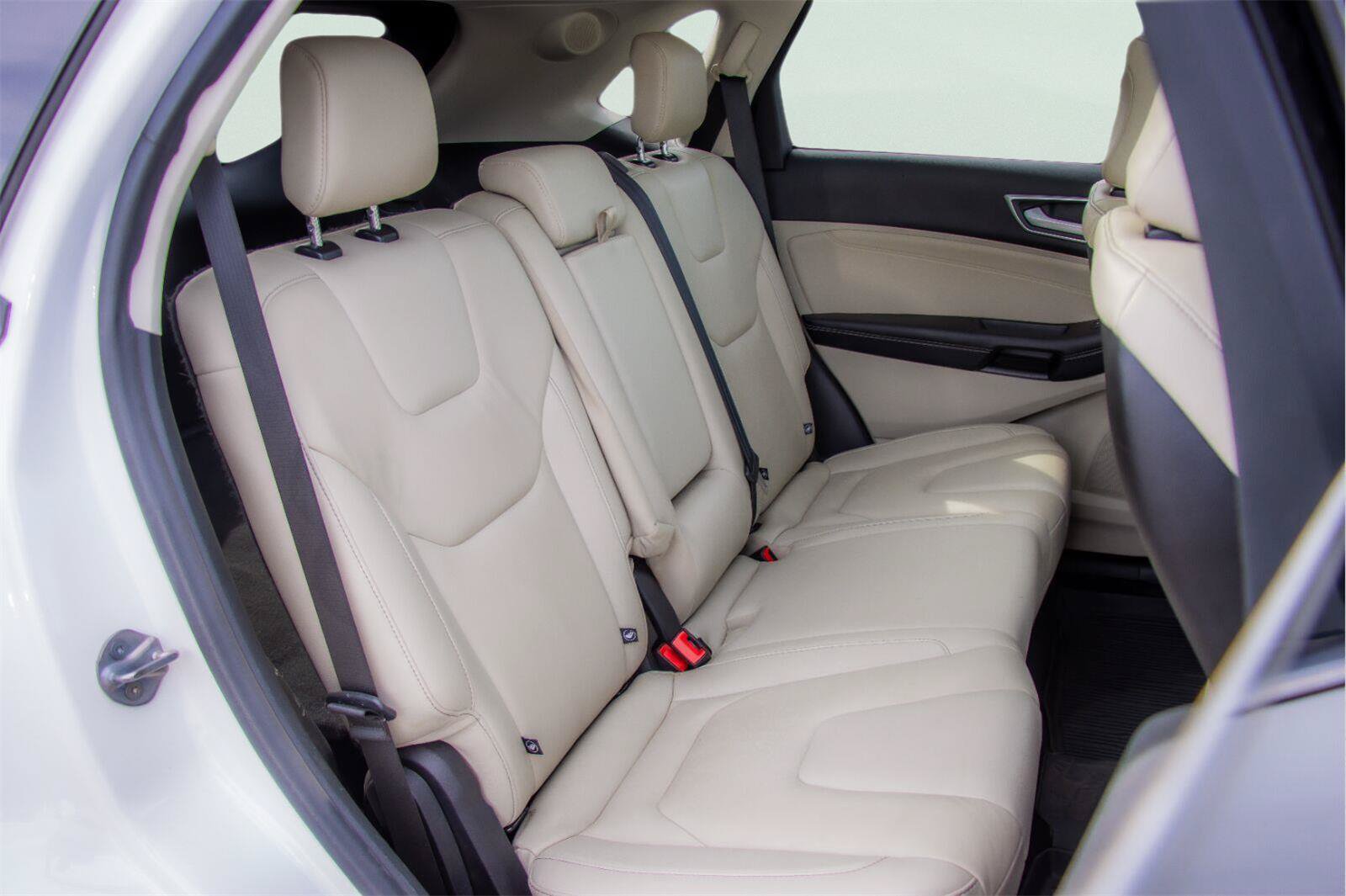 Used 2022 Ford Edge Titanium AWD/4WD image 9