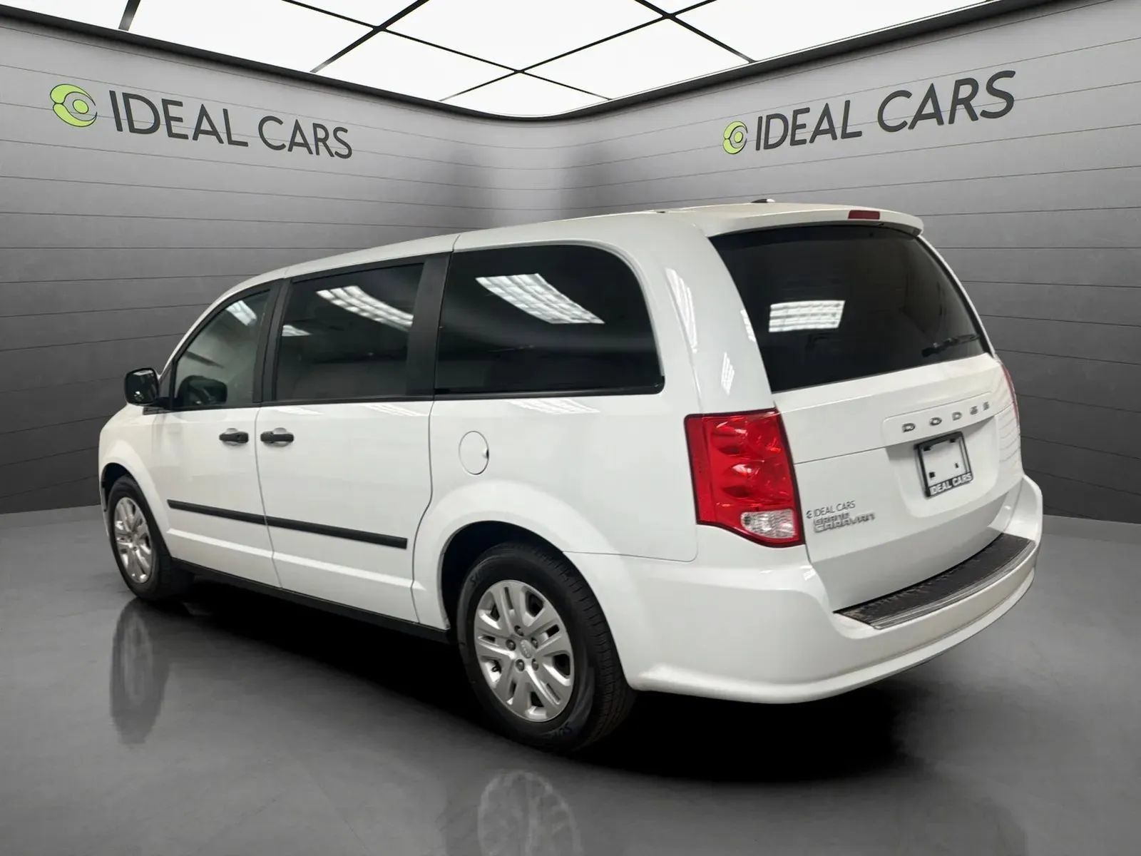 Used 2015 Dodge Grand Caravan American Value Package w/ UConnect Hands-Free Group FWD image 7