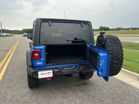 Certified 2025 Jeep Wrangler Unlimited Rubicon w/ Convenience Group AWD/4WD image 4