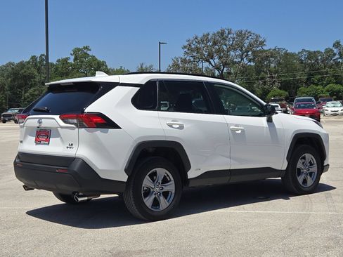 Certified 2025 Toyota RAV4 LE AWD/4WD image 5