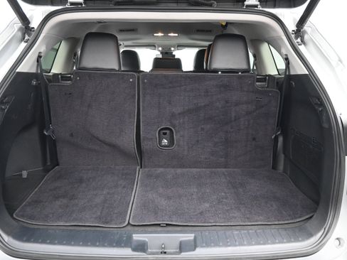 Used 2022 Toyota Highlander XLE FWD image 18