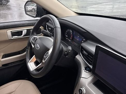 Certified 2023 Ford Explorer XLT w/ Equipment Group 202A image 14