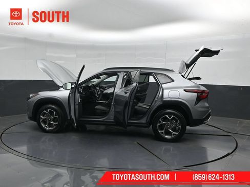 Used 2025 Chevrolet Trax LT w/ LT Convenience Package FWD image 53